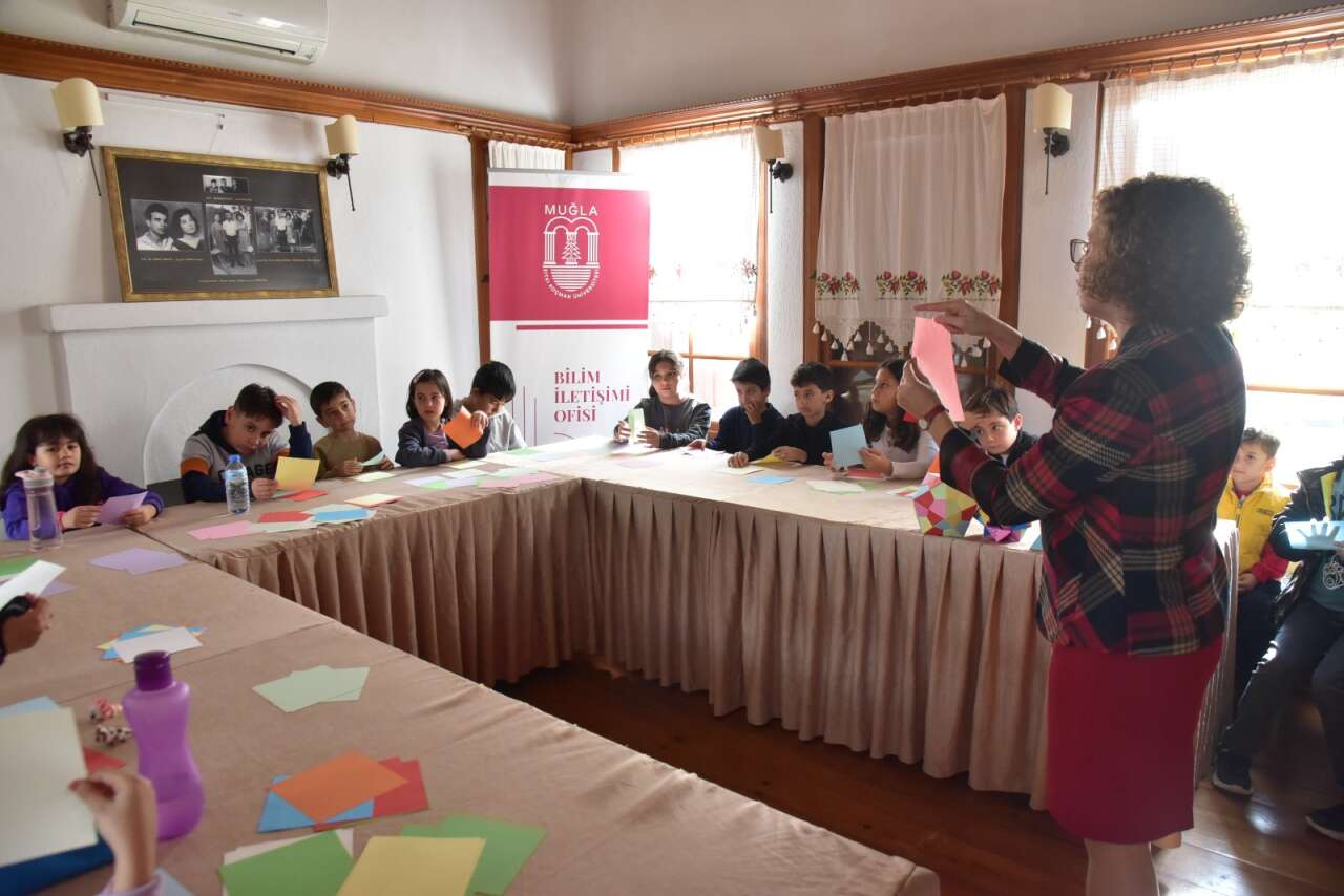 MSKÜ’de Origami Atölyesi: Çocuklar Katlayarak Geometrinin Sırlarını Öğrendi 4